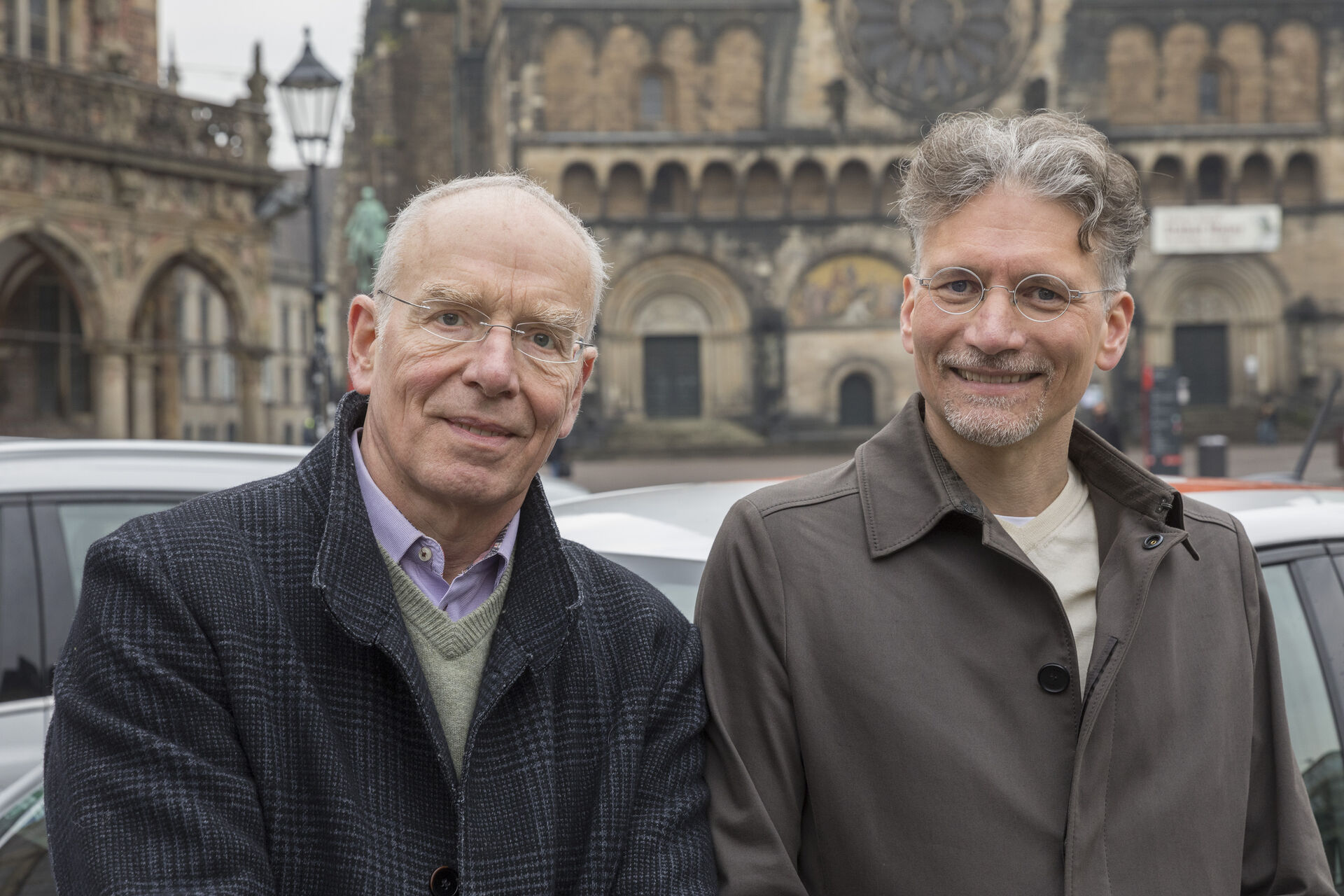 Joachim Schwarz und Norbert Jagemann auf dem Bremer Marktplatz