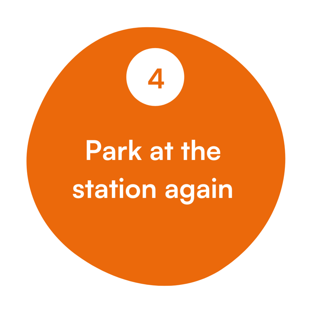Oranger Kreis mit Zahl vier und Aufschrift Park at the station again