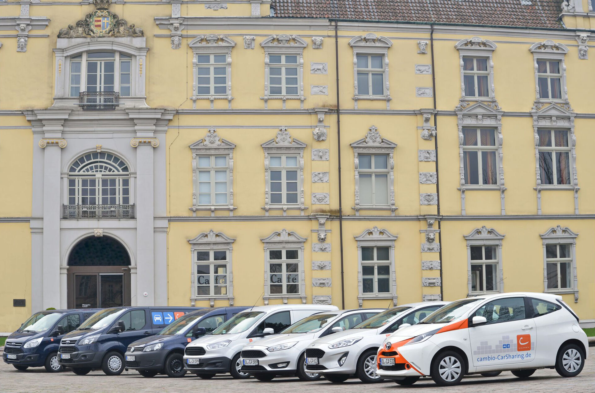 cambio-Flotte vor dem Oldenburger Schloss