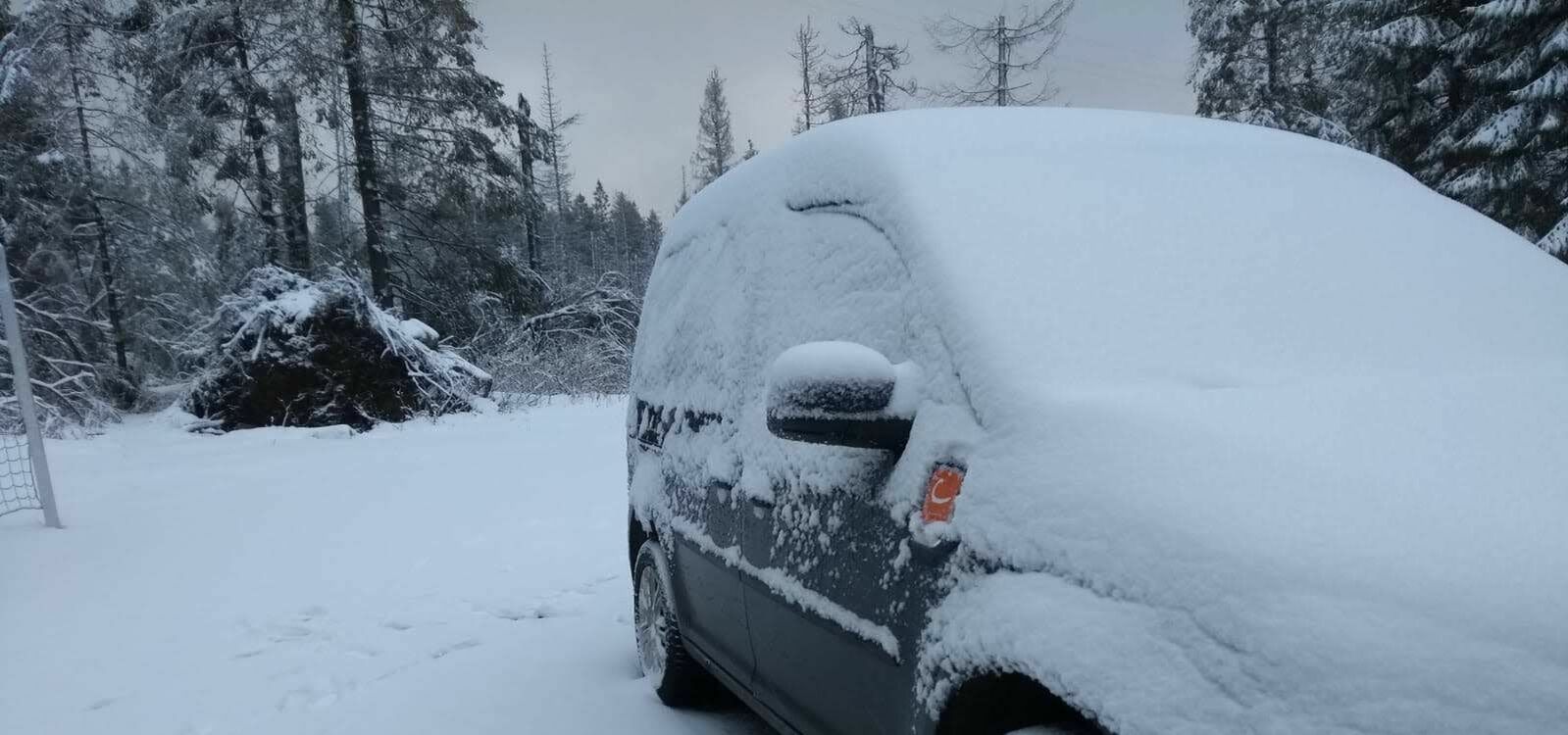 cambio-Auto im Schnee
