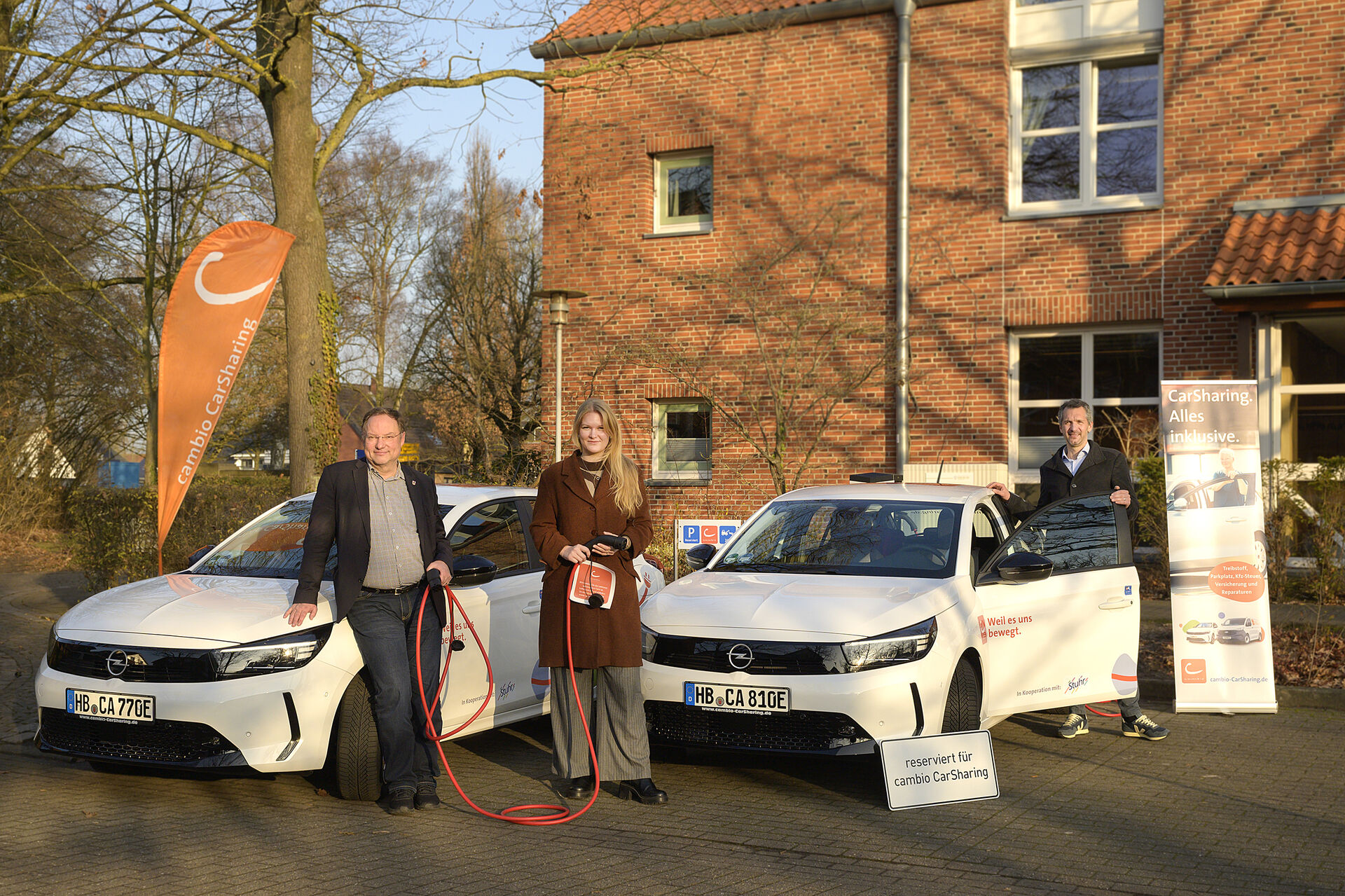 v.l.n.r.: Stephan Korte, Bürgermeister Gemeinde Stuhr, Vanessa Kanther, Fachdienstleitung Organisation und Lasse Schulz, Geschäftsführer cambio Bremen